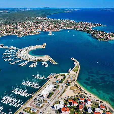 Апартаменты With Parking Space Sukosan, Zadar - 23919 Сукошан